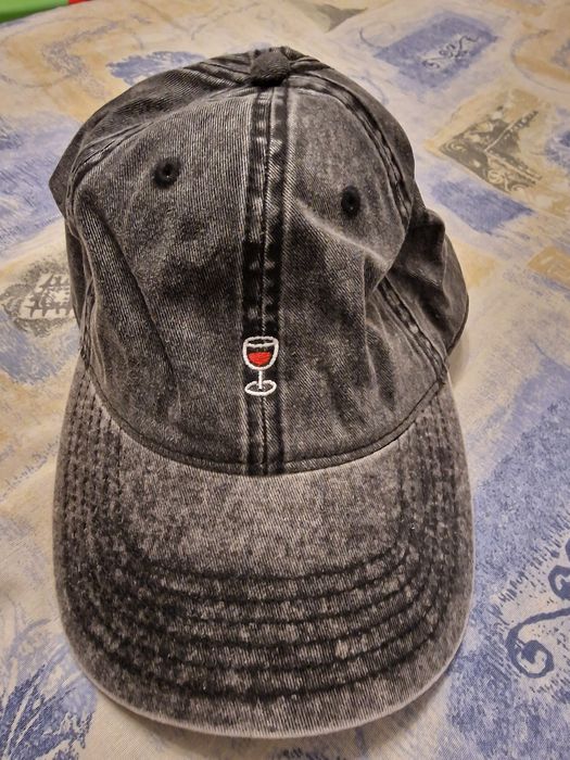 Нови шапки с козирка