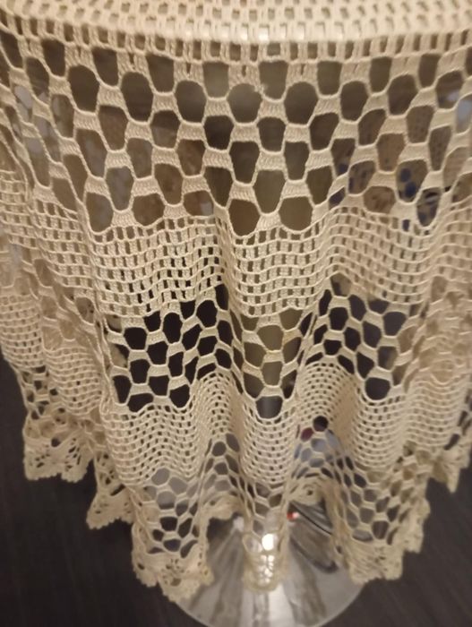 ... Покривка ръчна изработка !
Покривка с диаметър 1.50 .
Цена 65 лв/3