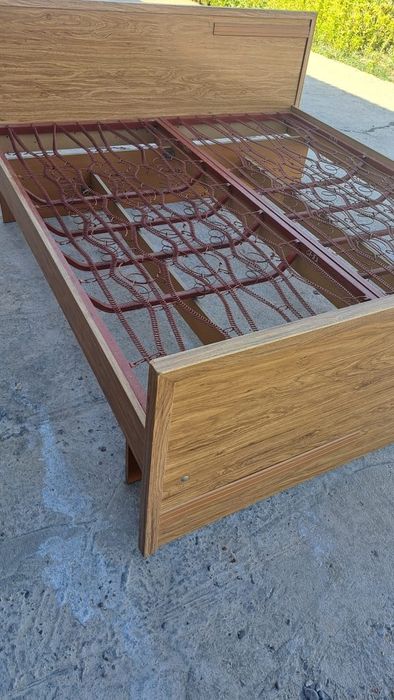 Двухспальная кровать.