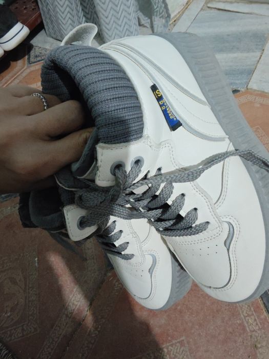 Oyoqkiyim 2 3 marta kiyilgan