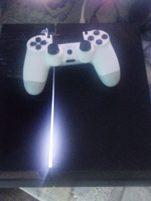 Vând ps4 slim  urgent prețul este negociabil citiți descrierea