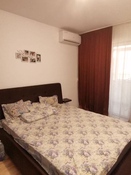 Vand apartament 2 camere.