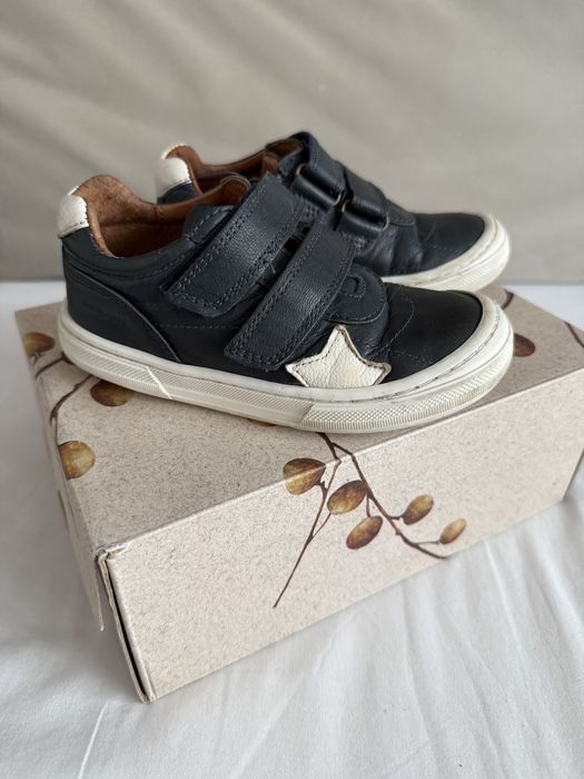 Tenesi Bisgaard. Exterior si brant din piele, masura 26