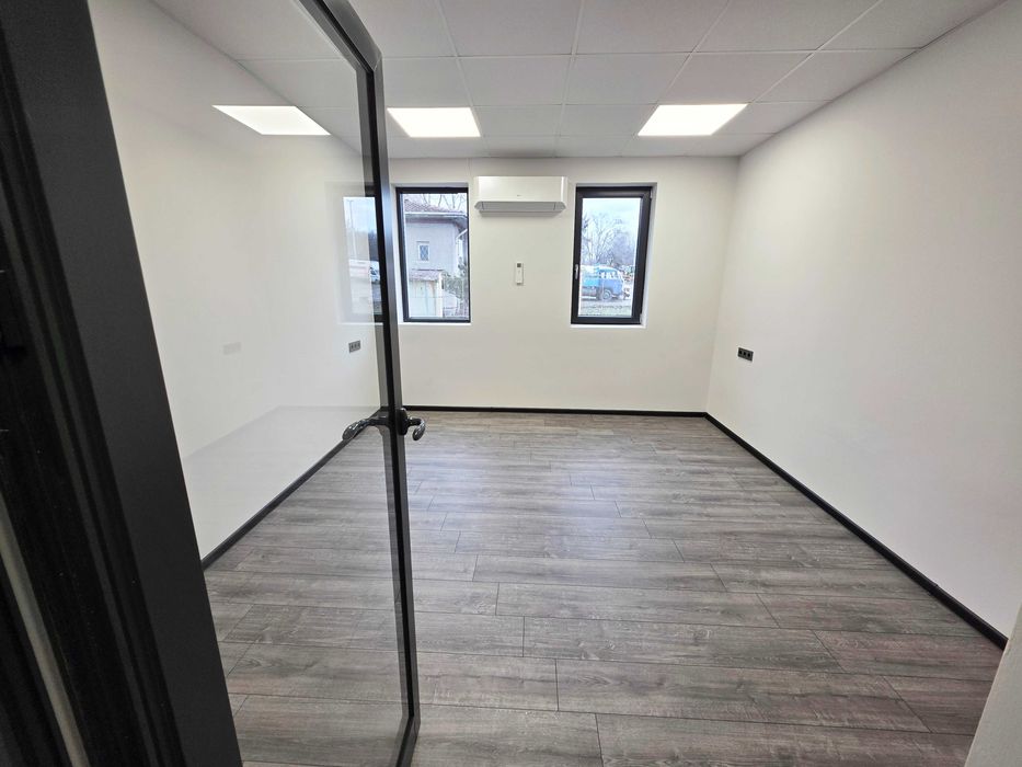 Продавам Производствена сграда в парцел два декара от Собственик