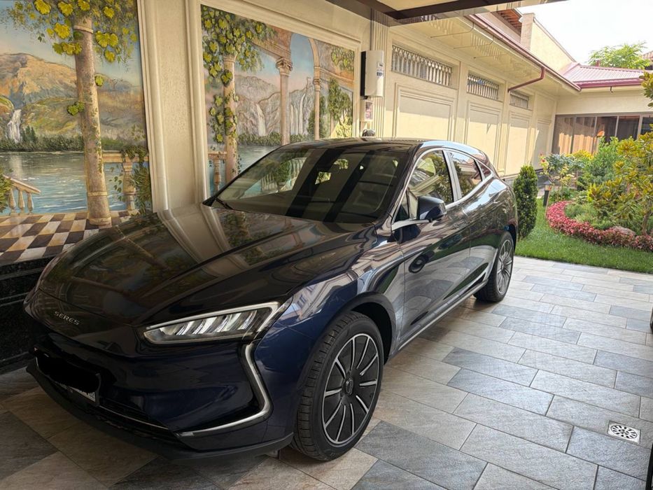 Своя новая AITO SERES M5 ELEKTRO 550 запас ход 550 ГОД 2025