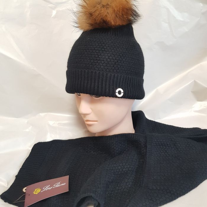 Set Caciula si Fular L o r o P i a n a din lana