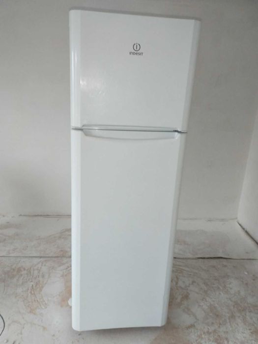 Продава се използван хладилник