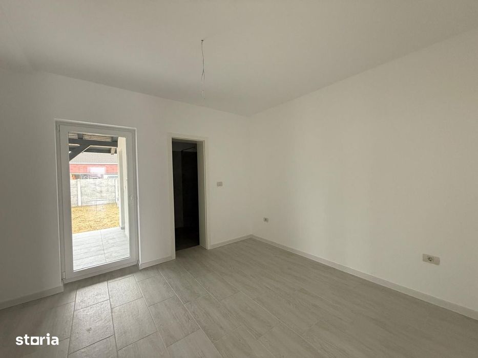 Duplex pe parter – compartimentare excelentă, teren generos.