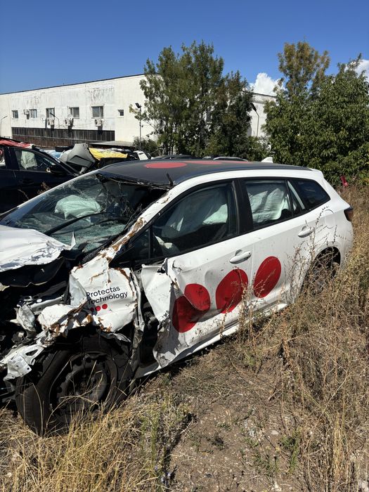 Toyota Corolla 1.8 hybrid на части!