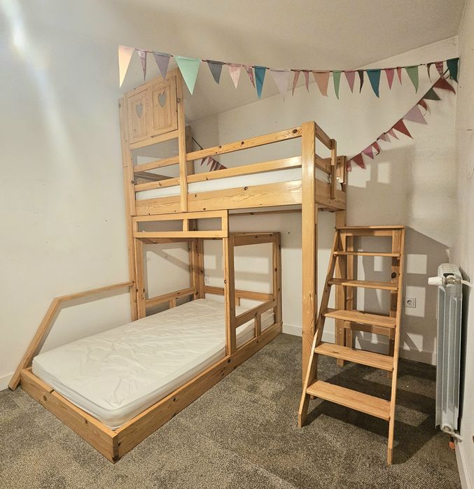 Двуетажно дървено легло + 2 матрака 120/200 и 90/200