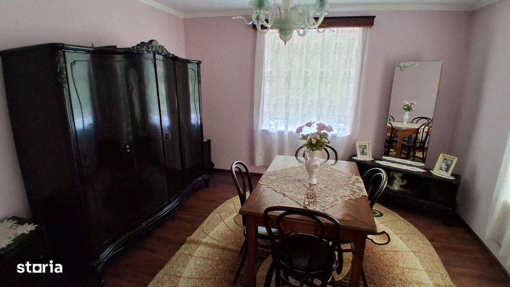 Casa cu teren generos de vanzare in Poiana Campina