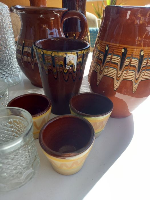 Стари глинени и стъклени съдове