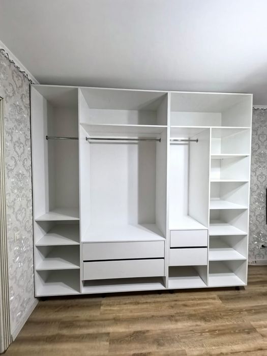 Шкафы 5 строрчатые и 4 строрчатые