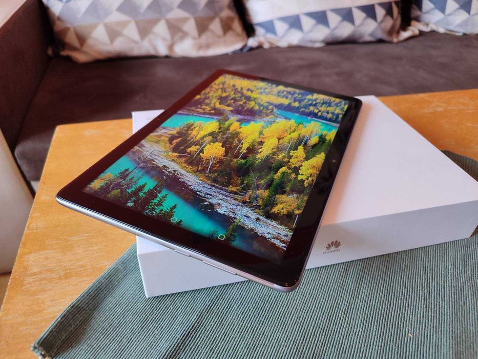 huawei mediapad m5 lite 10+ таблет, не различим от нов!