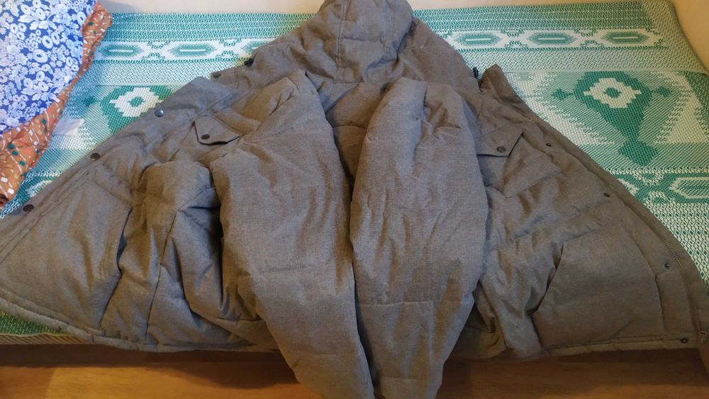 Продам куртку зимнюю большого размера с капюшоном