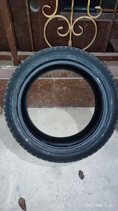 Продам зимние шины 225/45 R17