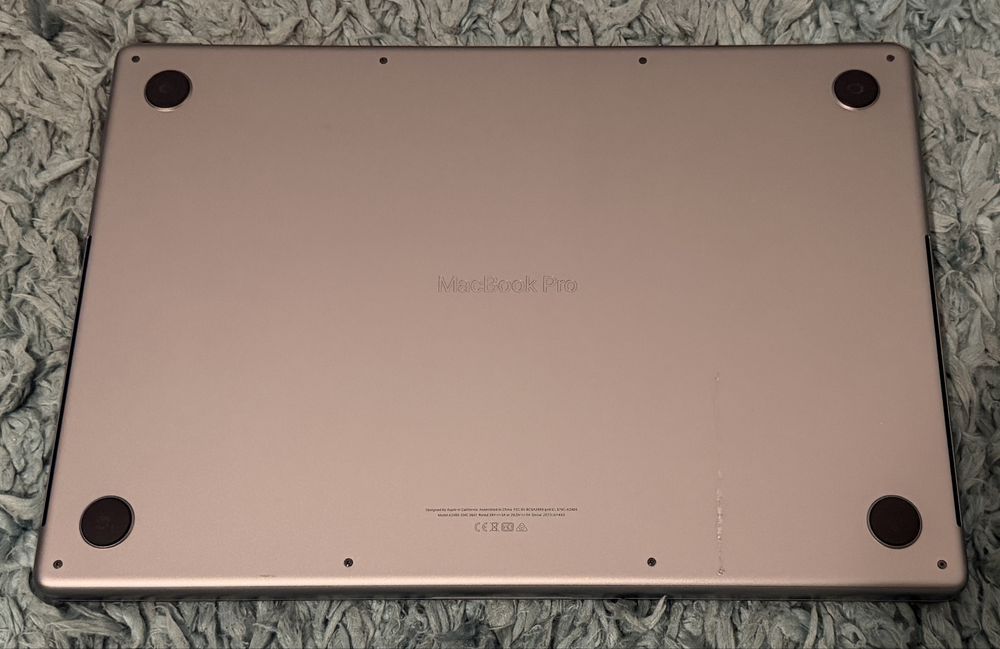 Vand sau schimb MacBook Pro 16-inch 2021, M1 Pro, 16GB ram, 512GB ssd.