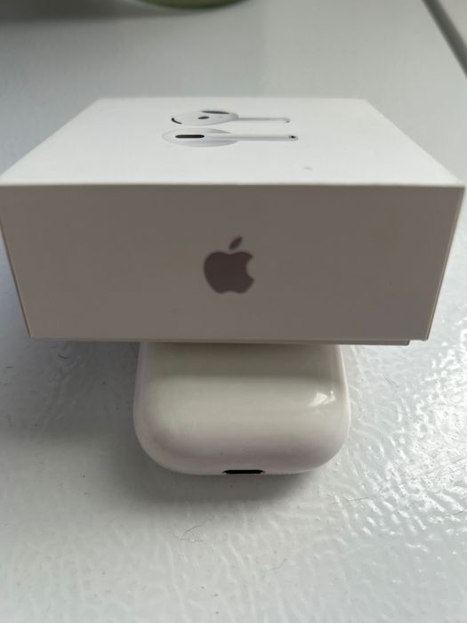 Продам наушники AirPods 4 original