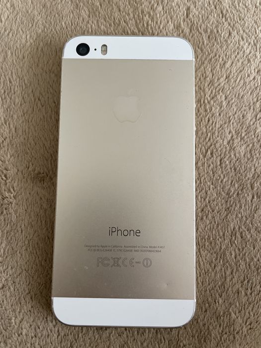 Айфон 5 с Голд свет