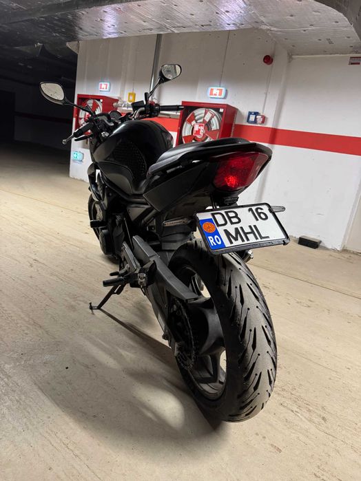 Motocicleta Yamaha XJ6 2011