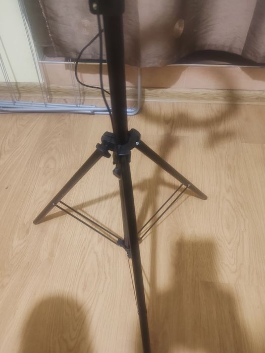 Продавам ринг лампа