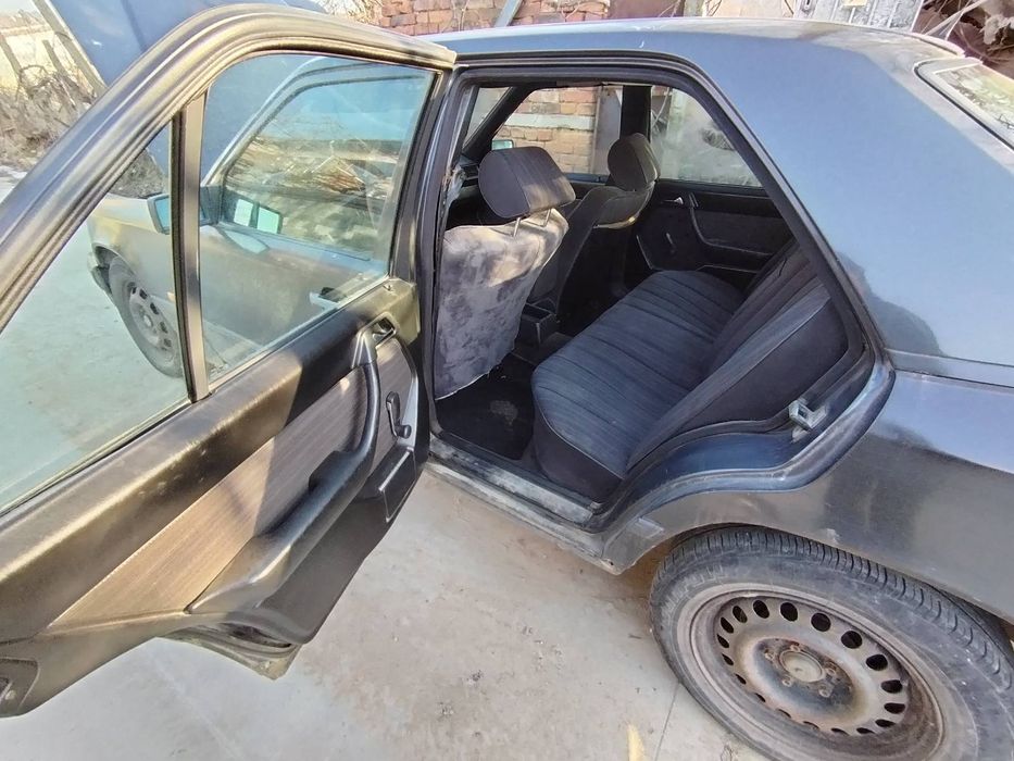 Mercedes 124 e200 122к.с.