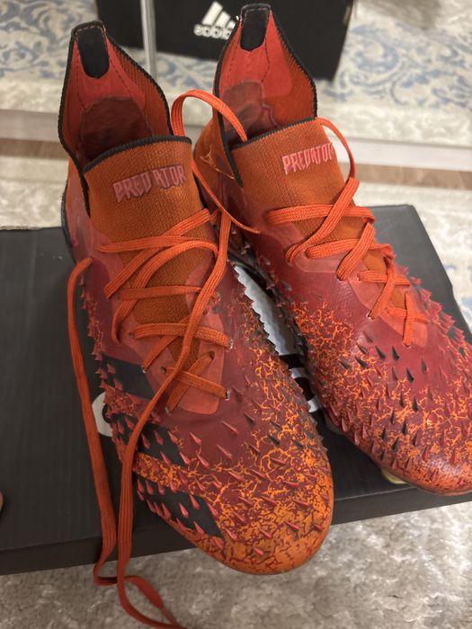 Продаю футбольный бутсы