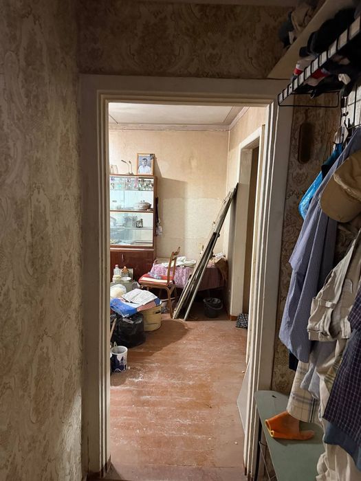 Продам чиланзар 9.  Трёх комнатная.  Балкон 2*6