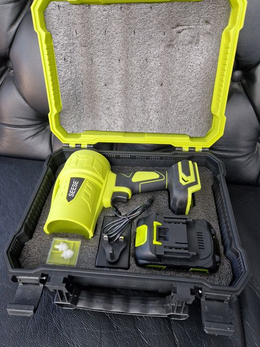 Vând suflanta de aer cu baterie