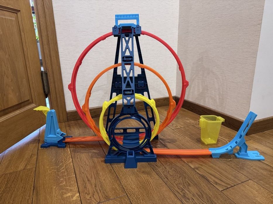 Hot Wheels трек тройная петля
