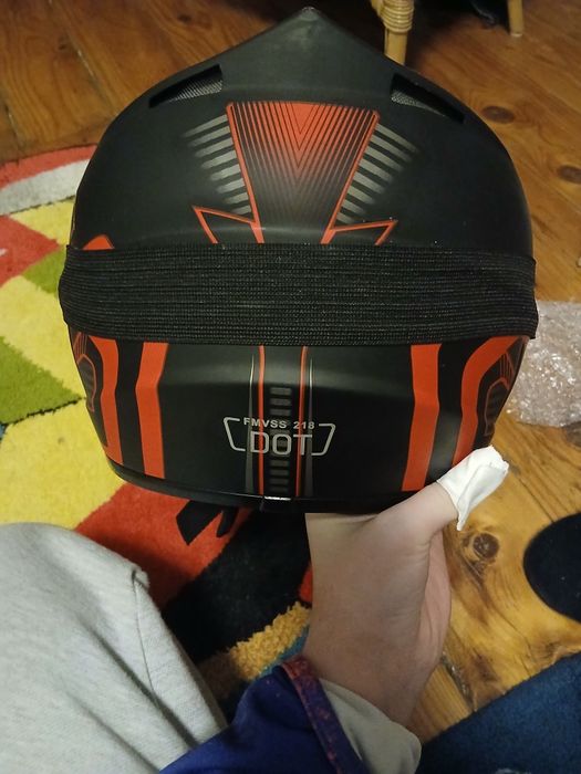 Vând cască pentru moto