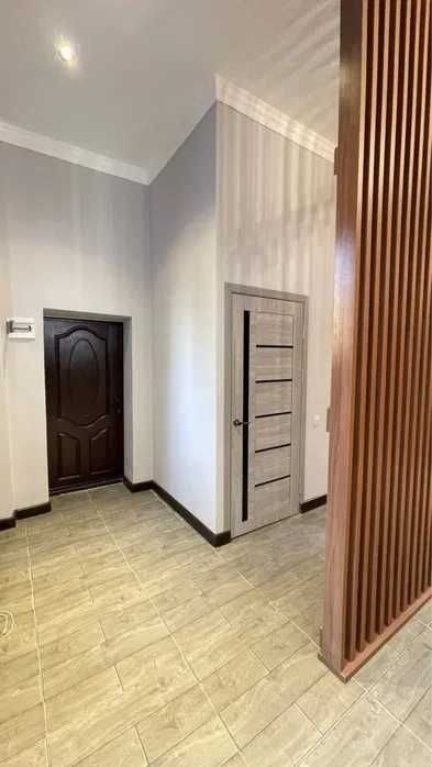 Продаётся нежилое помещение 42 м кв рядом с метро Айбек, центр.