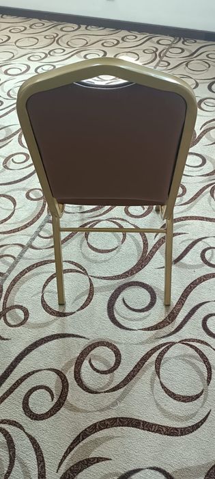 Стулья новые 200 штук