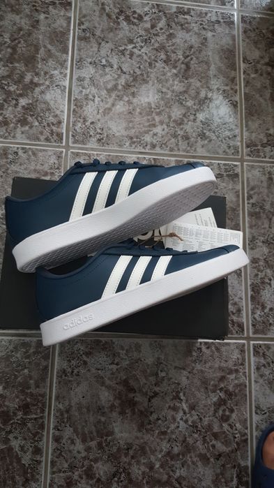 Маратонки Adidas и Puma
