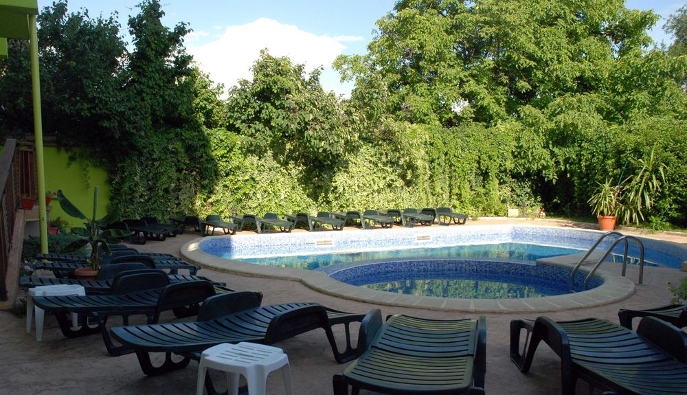 Продава се Хотел в Хисаря - 1000 кв.м за 485 €/кв.м - Снимка #20