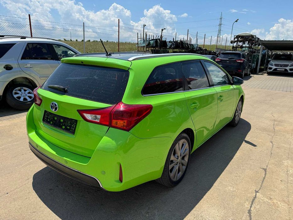 Тойота Аурис Хибрид