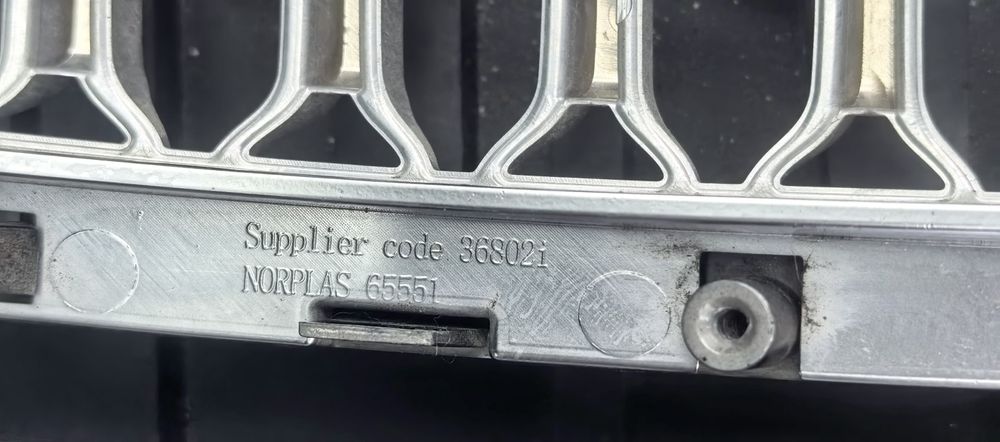 Оригинална предни решетки Гранд Чероки 2019