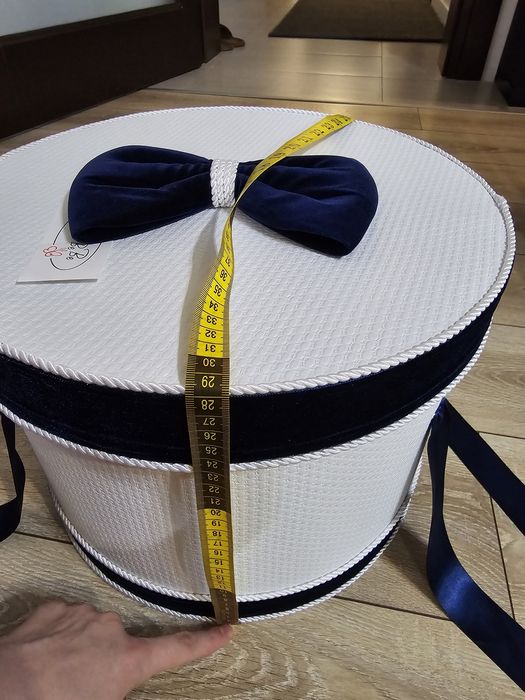 Cufar/ cutie eleganta trusou Botez Baieti Alb Cu Funda Catifea Bleumarin AnneBebe