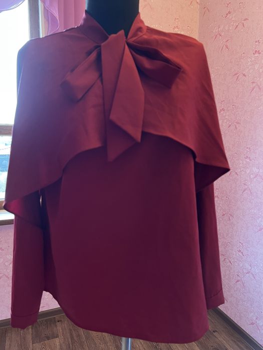 Женская одежда, кофты, юбки и обувь