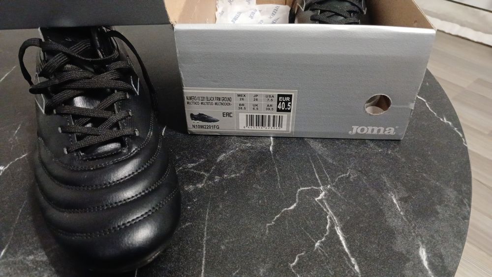 Ghete de fotbal Joma și New Balance