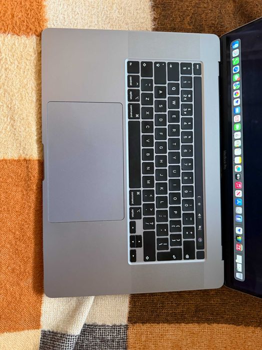 Macbook pro 16incha i9 32gb ram 4TB ssd
