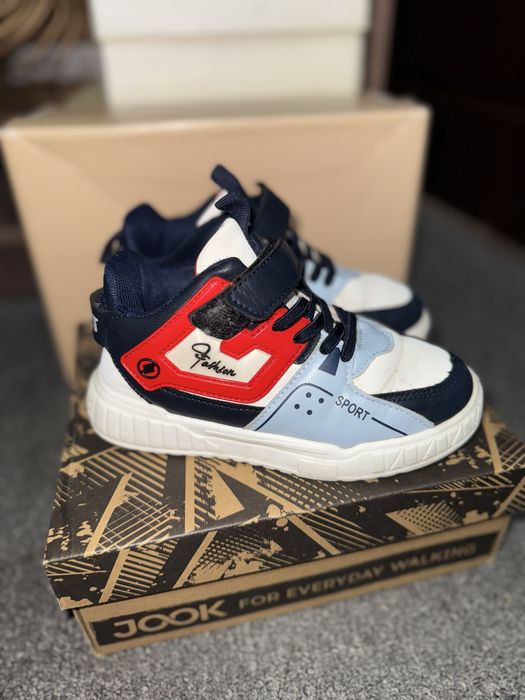 Кроссовки детские