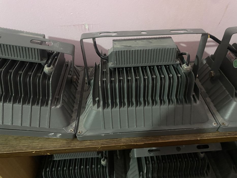 Продаётся прожекторы