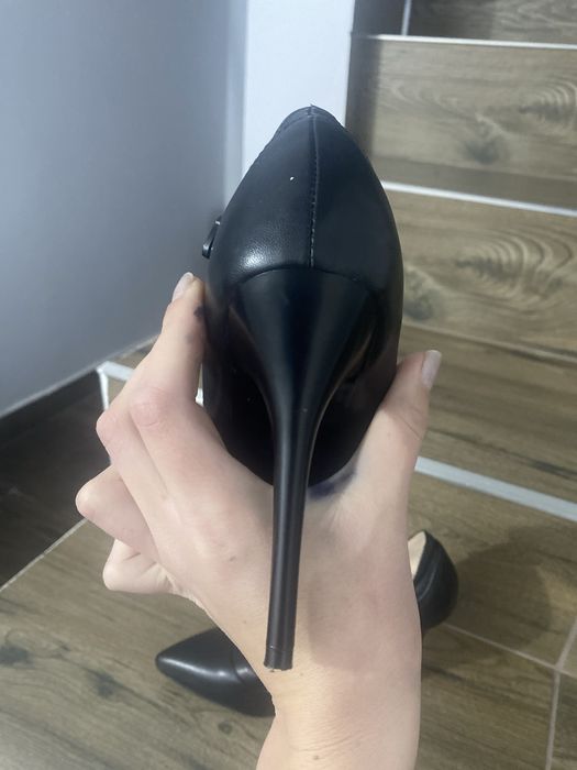 Pantofi stiletto