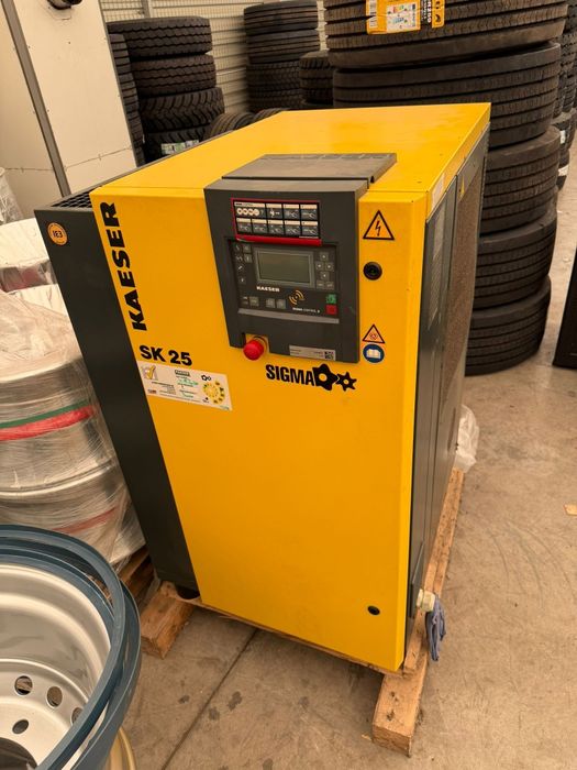 Vând compresor KAESER SK25