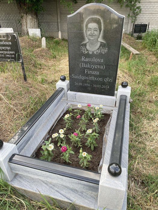 Памятники Qabir toshlari