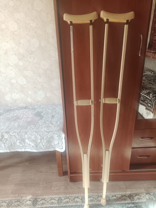 Продам костыли деревянные