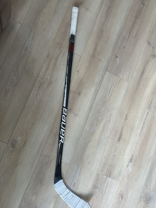 Продам клюшку bauer