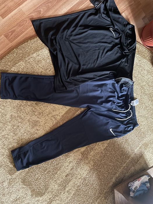 Nike pantalon si tricou set