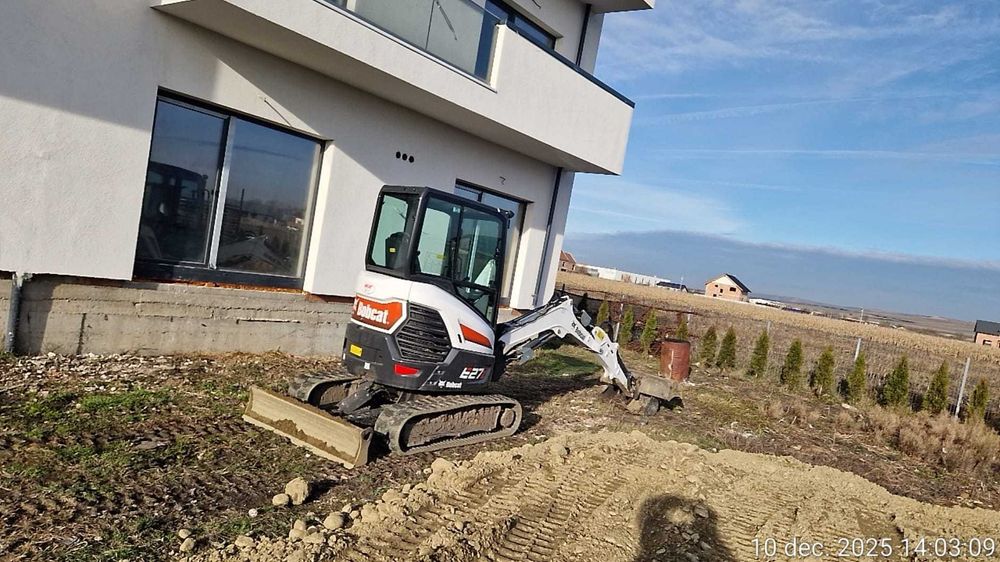 Executam sapaturi mecanizate cu excavatorul